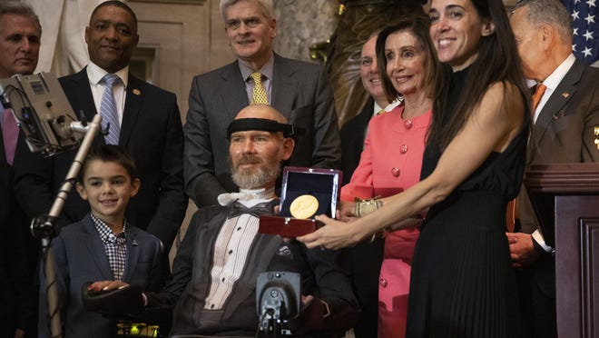 JasonKrump's tweet image. So to recap: @SteveGleason receives Congressional Gold Medal, two @WSUCougarSoccer players selected in @NWSL draft, @NickRolovich named @WSUCougarFB coach, and Klay Thompson returns home to Pullman for his jersey retirement. What a wonderful week. #GoCougs #K1ayGame