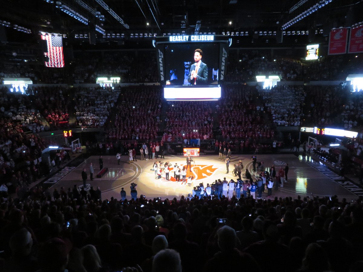JasonKrump's tweet image. So to recap: @SteveGleason receives Congressional Gold Medal, two @WSUCougarSoccer players selected in @NWSL draft, @NickRolovich named @WSUCougarFB coach, and Klay Thompson returns home to Pullman for his jersey retirement. What a wonderful week. #GoCougs #K1ayGame