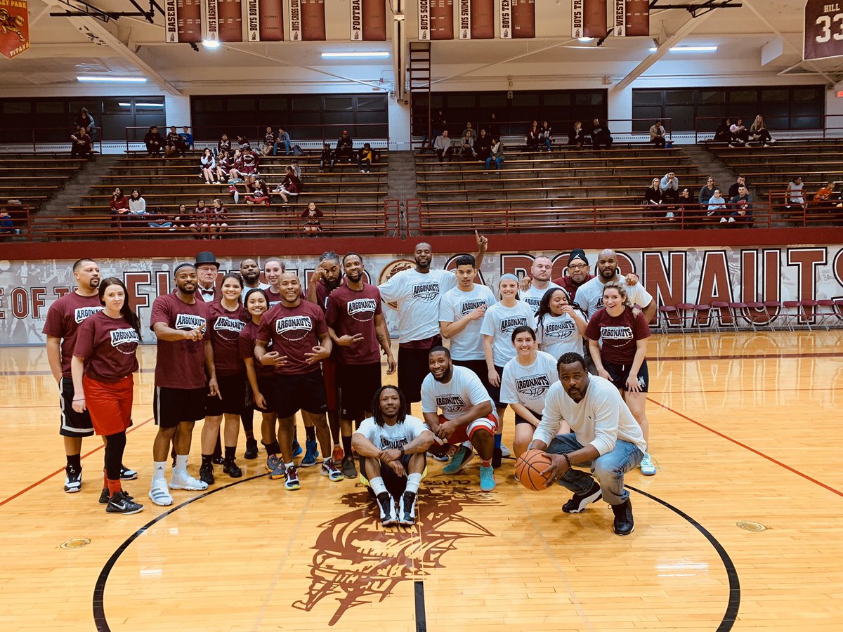 ArgonautActivi1's tweet photo. What a great night for our alumni. Thanks for coming out on a winters night to celebrate our Centennial. #argo100years #theschoolofvictory #argocommunitystrong #argocommunityhighschool #argoalumninight20 https://t.co/swH3gY2XW3