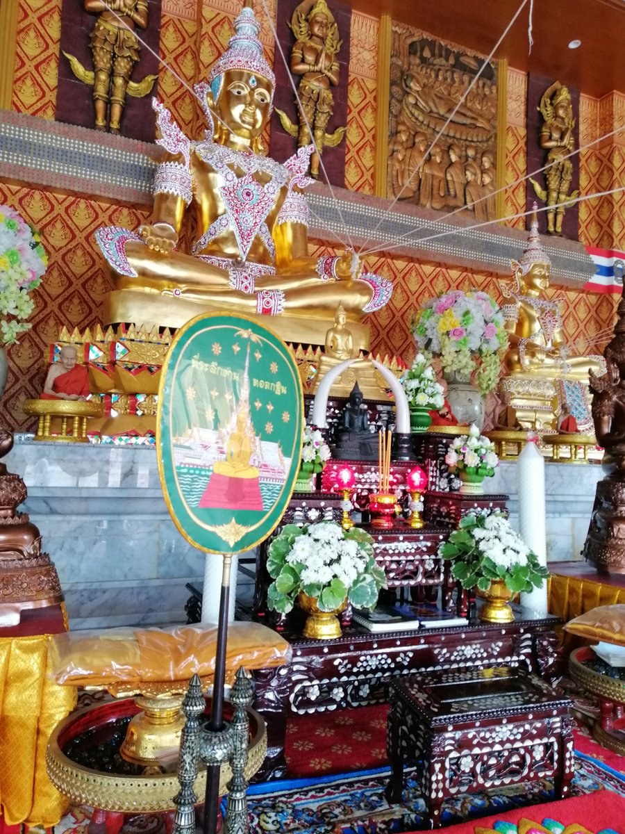 waew_nicha_'s tweet photo. ชวนไหว้พระขอพร ชมวัดสวย #วัดหญ้าปล้อง #พระอุโบสถสีธงชาติไทย สวยสดงดงาม #รีวิวอีสาน #รีวิวศรีสะเกษ #วัดประเทศไท���👉👉 https://t.co/RoXPAsktYR https://t.co/vrQBOeBEhc