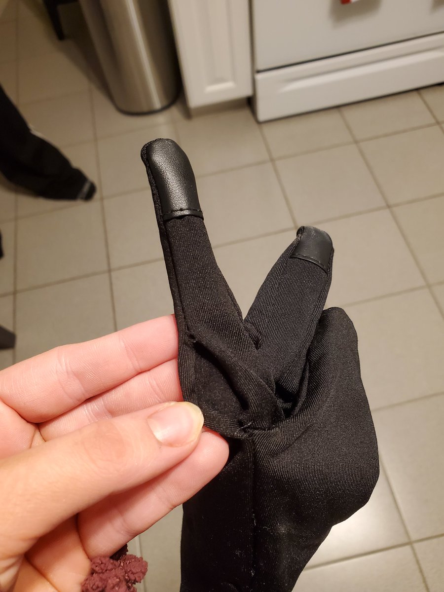 KPustizzi1's tweet photo. @marshalls please inform me who to contact for #hindsathlecticglove 

I just got these a week ago and no receipt 

2nd thing purchased and its broken on me.

Please advise.

#hindsgloves #marshallscomplaint https://t.co/COS4XiihZ6