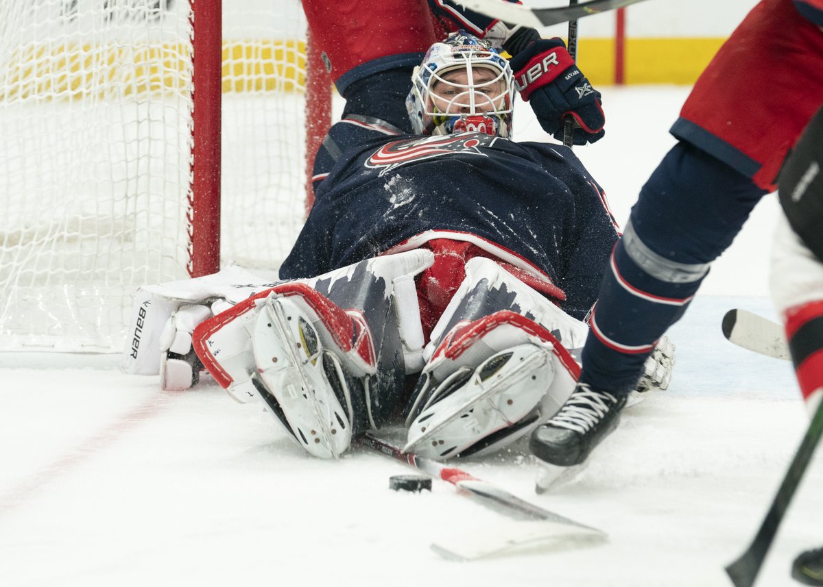 🤣 caption this and RT for a chance to win an Elvis signed puck.

#CBJ