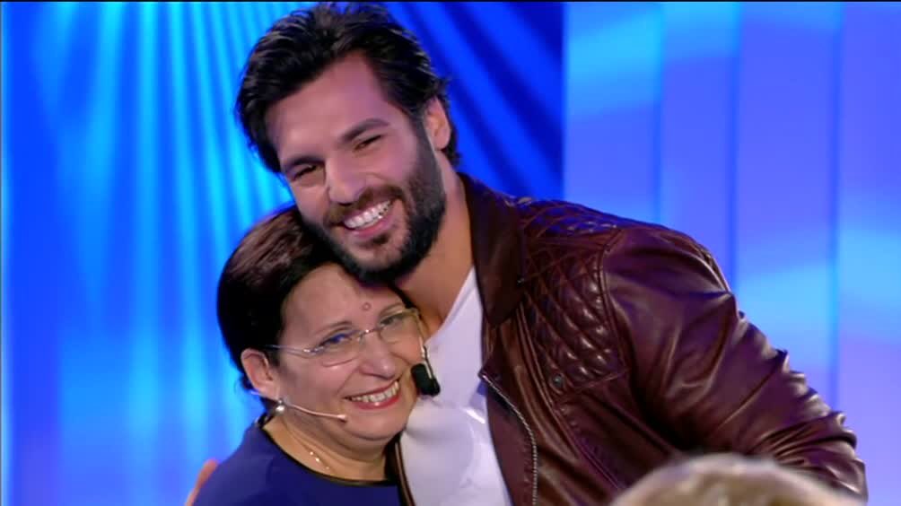 Micio_Theo's tweet photo. #CePostaPerTe #SerkanÇayoğlu #thebest #febbraio2017 https://t.co/DKYjP5HQlc