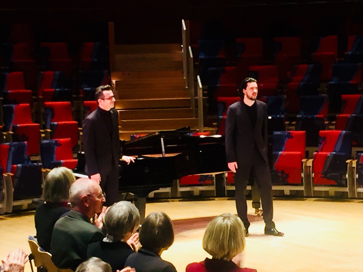 ManuelBrug's tweet photo. A highlight of @thomashampson #SchubertWeek @boulezsaal: #AndrèSchuen with an intensive, natural and complety honest recital. Well composed and in perfect connection with 🎹 #DanielHeide. The art of pianopianissimo...and probably bigger CD things to come... https://t.co/ItuXA4Qsxf