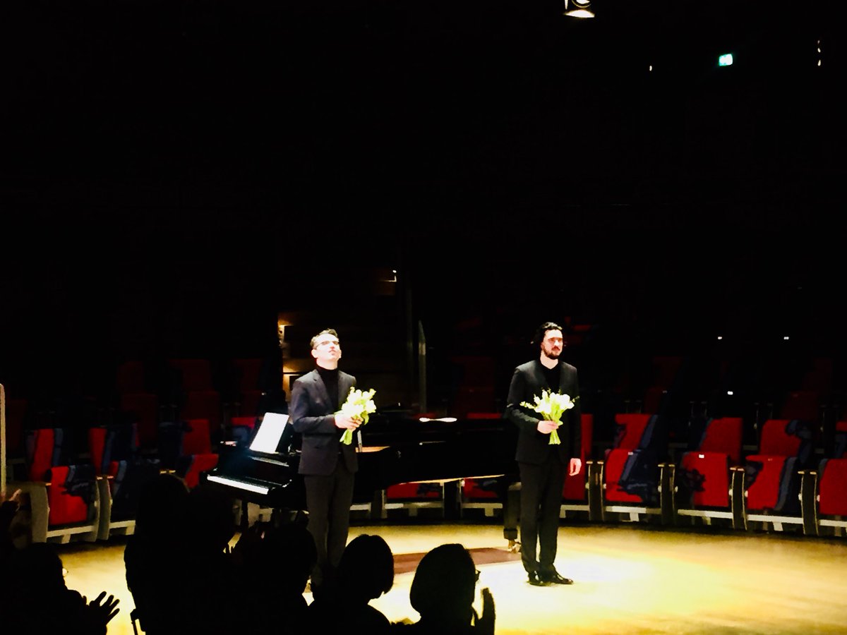 ManuelBrug's tweet photo. A highlight of @thomashampson #SchubertWeek @boulezsaal: #AndrèSchuen with an intensive, natural and complety honest recital. Well composed and in perfect connection with 🎹 #DanielHeide. The art of pianopianissimo...and probably bigger CD things to come... https://t.co/ItuXA4Qsxf