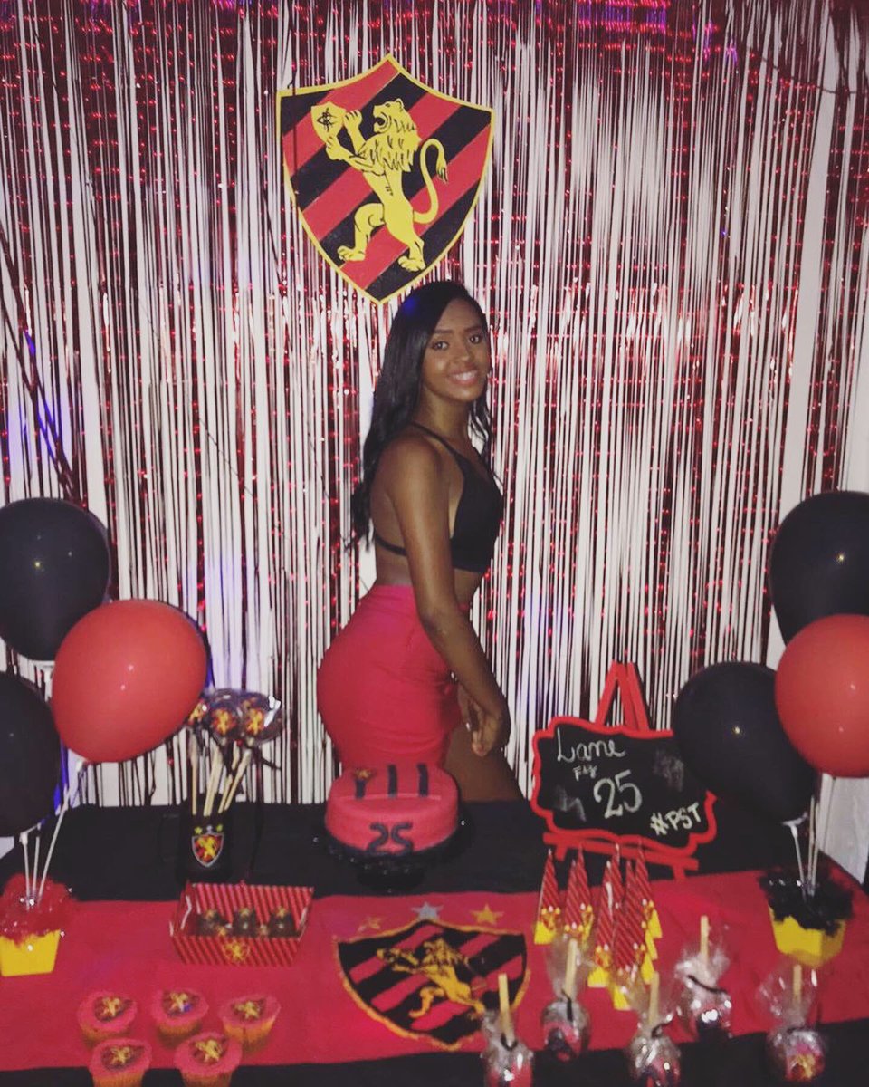 LaneRibeiro_95's tweet photo. Comemoração do aniversário parte 2. #amomeutime #pst #25 ❤️🖤 https://t.co/q1QoyAPrcy
