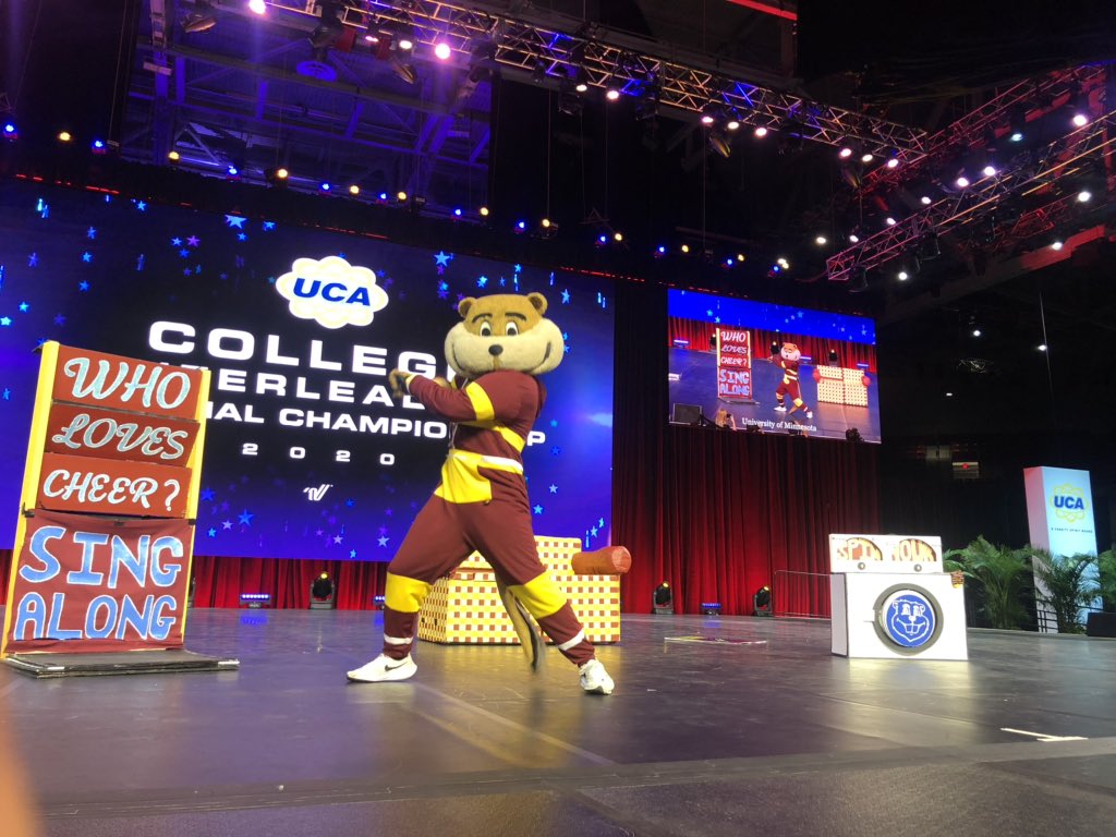 A head-spinning routine from <a href="/GoldytheGopher/">Goldy the Gopher (official)</a>! RT to cast your vote for #UCAnationals Mascot Fan Favorite.