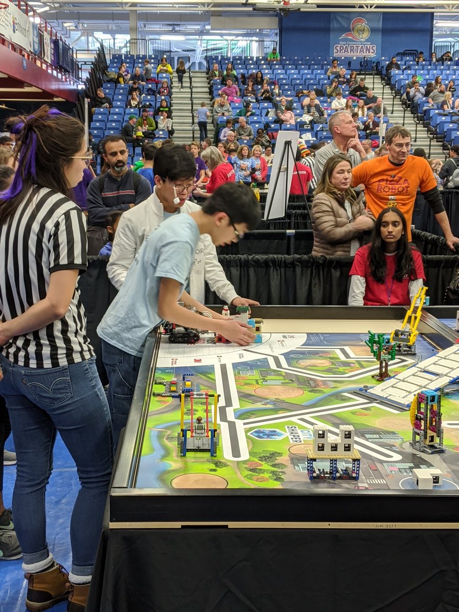 Clarkademy's tweet photo. Here we go Parkitects!!
#FLL State Tournament
@D63Gemini #63success https://t.co/Z85QDIm5Vm
