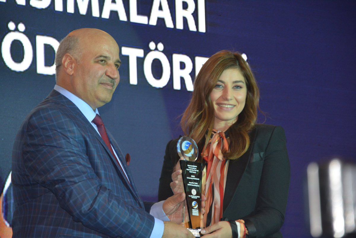 dbmd2012's tweet photo. 2020 Yılının İlk Haftasında Çırağan Sarayı'nda Gerçekleştirmiş Olduğumuz ''Basında Kültürün Yansımaları ve Başarıda Yılın En'leri Ödül Törenimizde Ödüller Çok Değerli Sahiplerini Buldu..Sayın Funda KARAYEL👏@FkarayeL @apara_tv #dbmd #dunyabasinmensuplaridernegi 
@TCKulturTurizm https://t.co/lChC3bt0sv