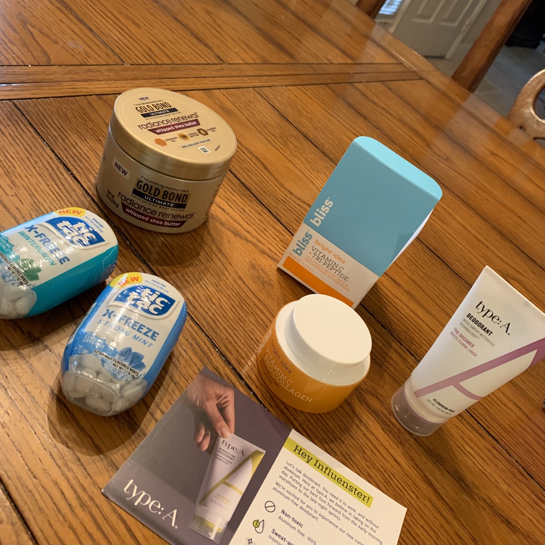 OceanLilllie's tweet photo. @Influenster #Glowin20sVoxBox #complimentary https://t.co/SdZu53FCJR