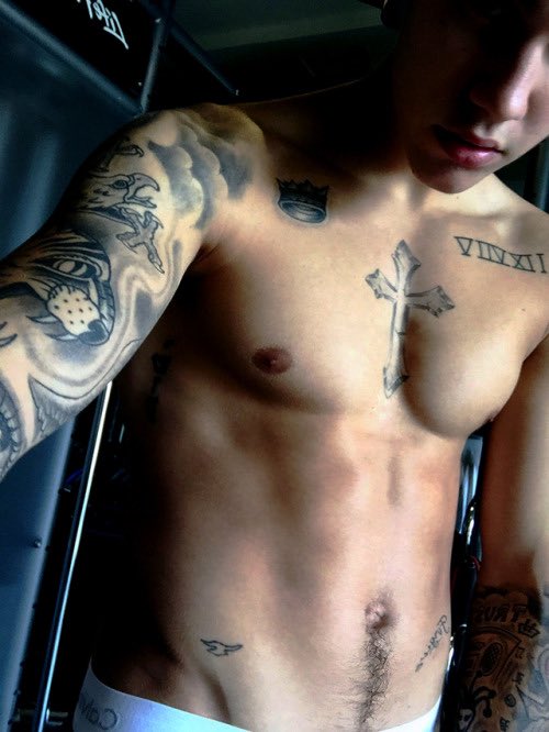 More more tattoos 😎
More pics? 👉 coffe.mx
.
.
.
.
#bearstyle #instagay  #gay #gayhot #sexy #men #fitness