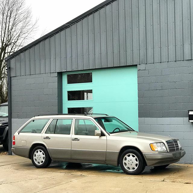 HeelTo3's tweet photo. Scored this long roofed beauty yesterday! | #mercedesbenz #e320wagon #carsforsale #enthusiastautohaus https://t.co/ZsIBp3L55L https://t.co/JCOCTo3qE3