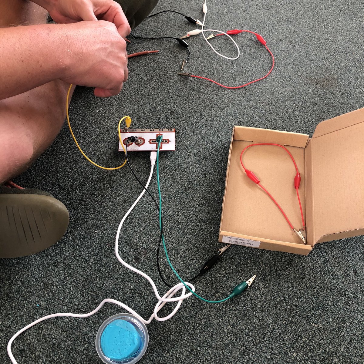 HuiWip's tweet photo. @toni_westcott sharing a some great fun with @makeymakey 💻 

Lots of tips and ideas to use it in the classroom. How do you use makey makey?? 

#thewiphui #wiphui2020 #technology #makeymakey #edchatnz https://t.co/r9Q6SmEvVk