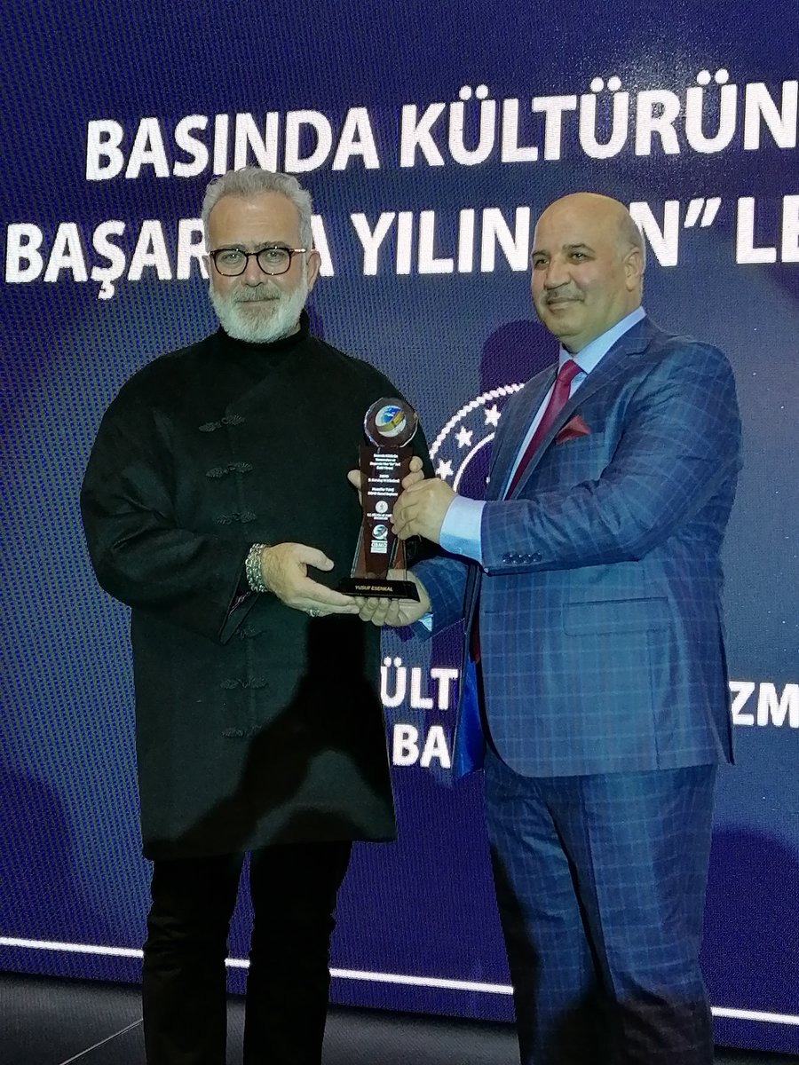 dbmd2012's tweet photo. 2020 Yılının İlk Haftasında Çırağan Sarayı'nda Gerçekleştirmiş Olduğumuz ''Basında Kültürün Yansımaları ve Başarıda Yılın En'leri Ödül Törenimizde Ödüller Çok Değerli Sahiplerini Buldu..Sayın Bahadır YENİŞEHİRLİOĞLU👏@Yenisehirlioglu @YusufEsenkal @PayitahtEsFilm #dbmd #payitaht https://t.co/kTbJSrQEQ4