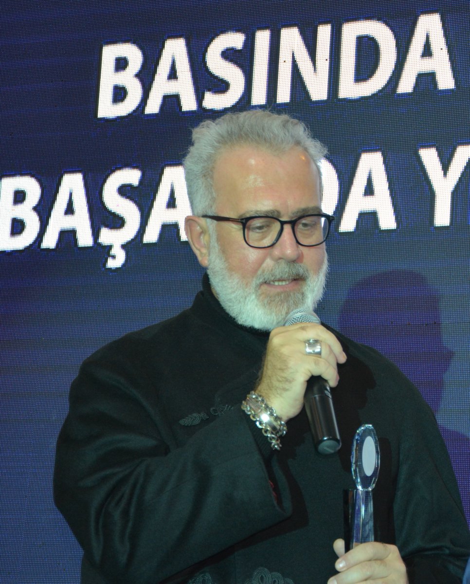 2020 Yılının İlk Haftasında Çırağan Sarayı'nda Gerçekleştirmiş Olduğumuz ''Basında Kültürün Yansımaları ve Başarıda Yılın En'leri Ödül Törenimizde Ödüller Çok Değerli Sahiplerini Buldu..Sayın Bahadır YENİŞEHİRLİOĞLU👏<a href="/Yenisehirlioglu/">Bahadır Yenişehirlioğlu</a> <a href="/YusufEsenkal/">Yusuf Esenkal</a> <a href="/PayitahtEsFilm/">Payitaht Abdülhamid</a> #dbmd #payitaht