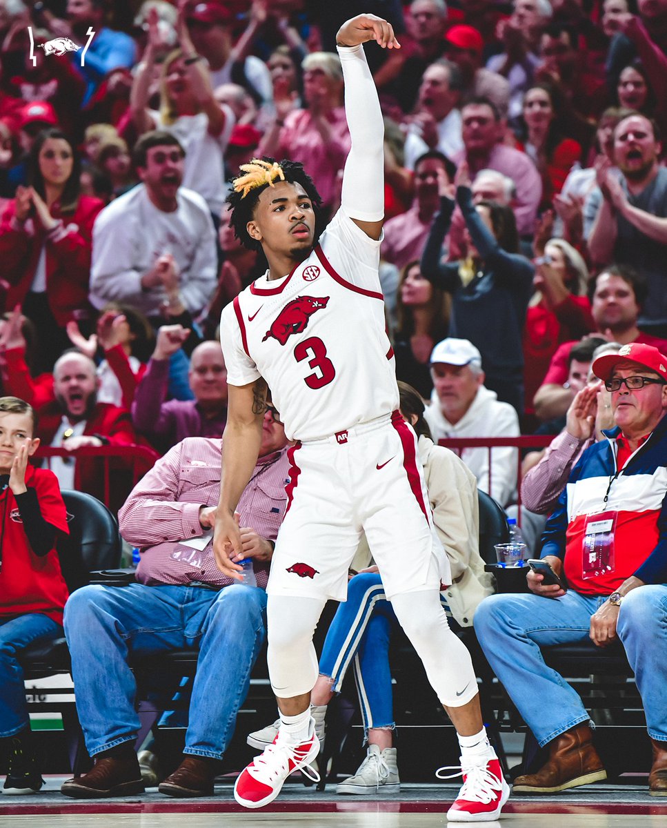 RazorbackMBB's tweet photo. Hog across our 𝘾𝙃𝙀𝙎𝙏 https://t.co/BZSf9FAqAZ