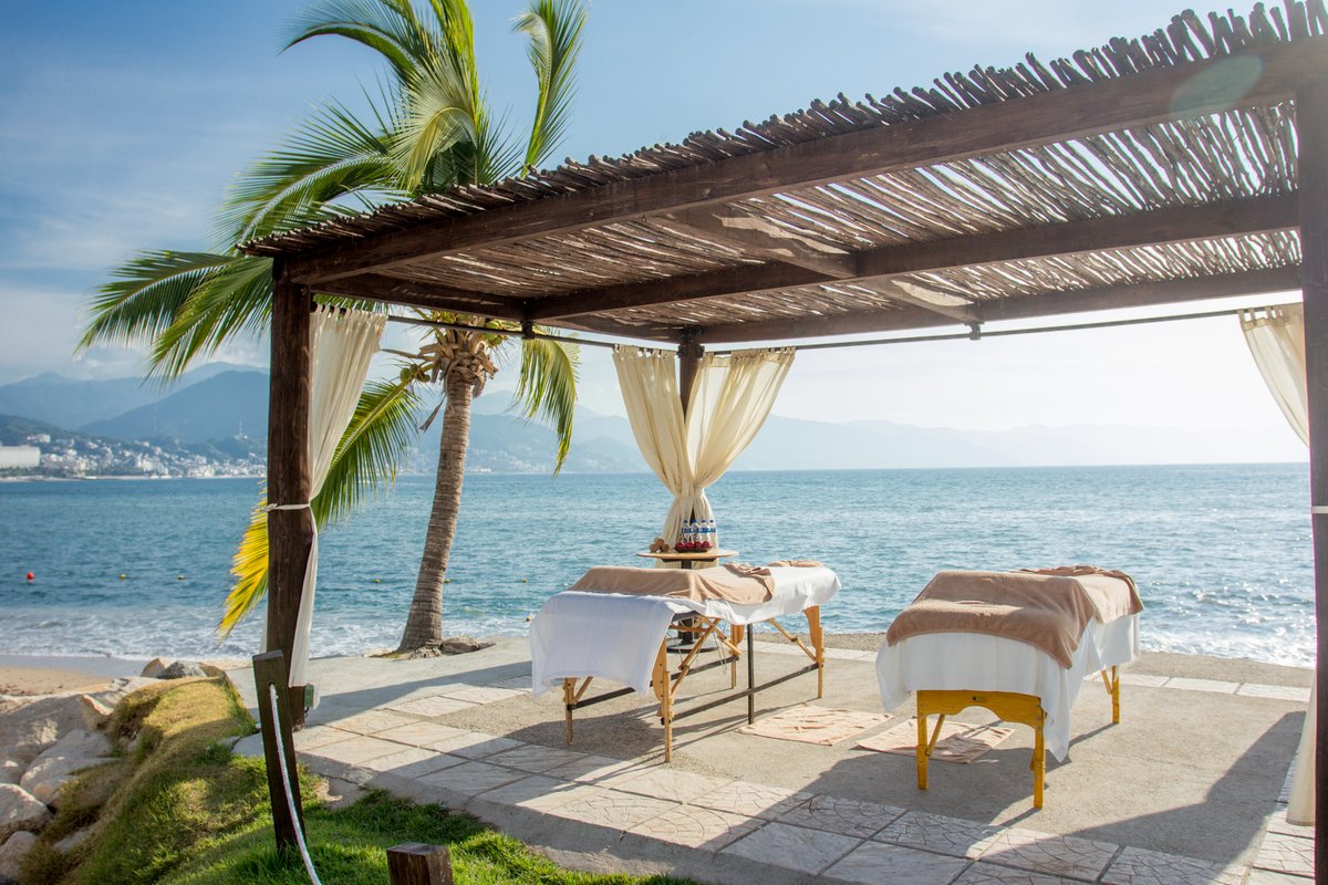 SunscapePVR's tweet image. #FelizSábado ¡Es hora de consentirte! 💆🏼‍♂💆🏻‍♀Disfruta de un relajante masaje a la orilla del mar.  🌊
¡Haz clic aquí para obtener más detalles sobre nuestro SPA de clase mundial!  bit.ly/Sunpv_SereneSpa