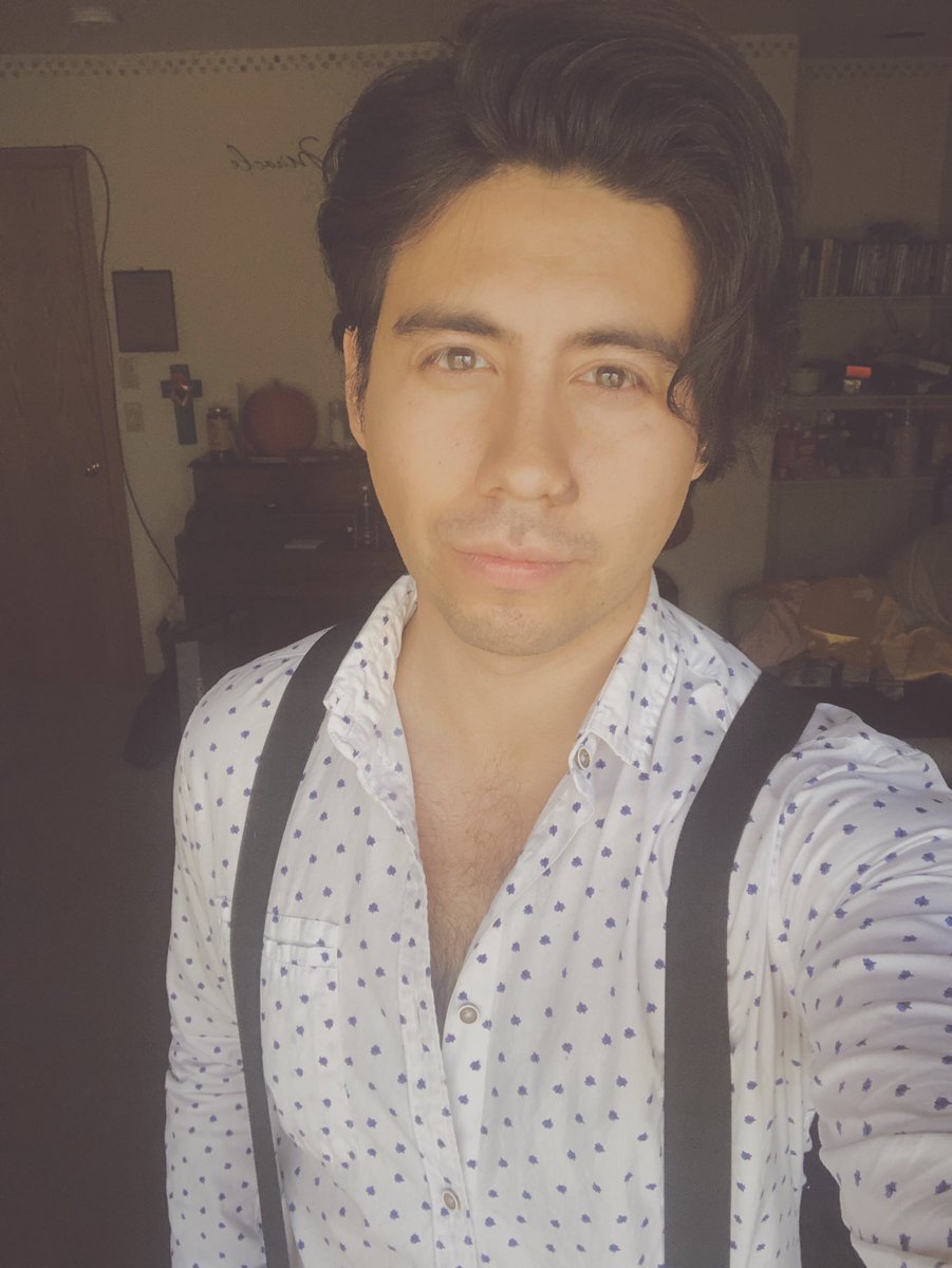 Happy Saturday, friends <3 Who is your current favorite musical artist and why?