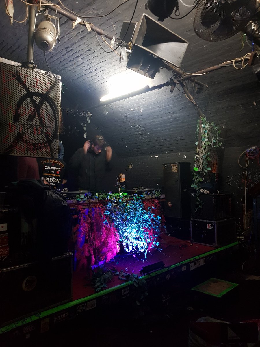 Weird how one of the best club rigs I've heard in a long time is just 2 ancient Altec drivers zip tied to a scaffolding beam and some bass bins under the stage - makes zero sense but audio isn't an exact science :) Playing 3-6 with @adam_Pits, can't wait!