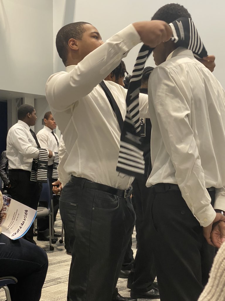 AnibalSolerJr's tweet photo. Proud to have supported the work of @Brkng_Barriers over the past two years. These Brothers are truly #changingthenarrative for our boys and young men of color in the Buffalo. The Dream Lives On!!✊🏼✊🏽✊🏾✊✊🏿#MBKBuffalo #MLK2020 #RompiendoBarreras @NYSMBK @MBK_Alliance https://t.co/86WE4s8ane