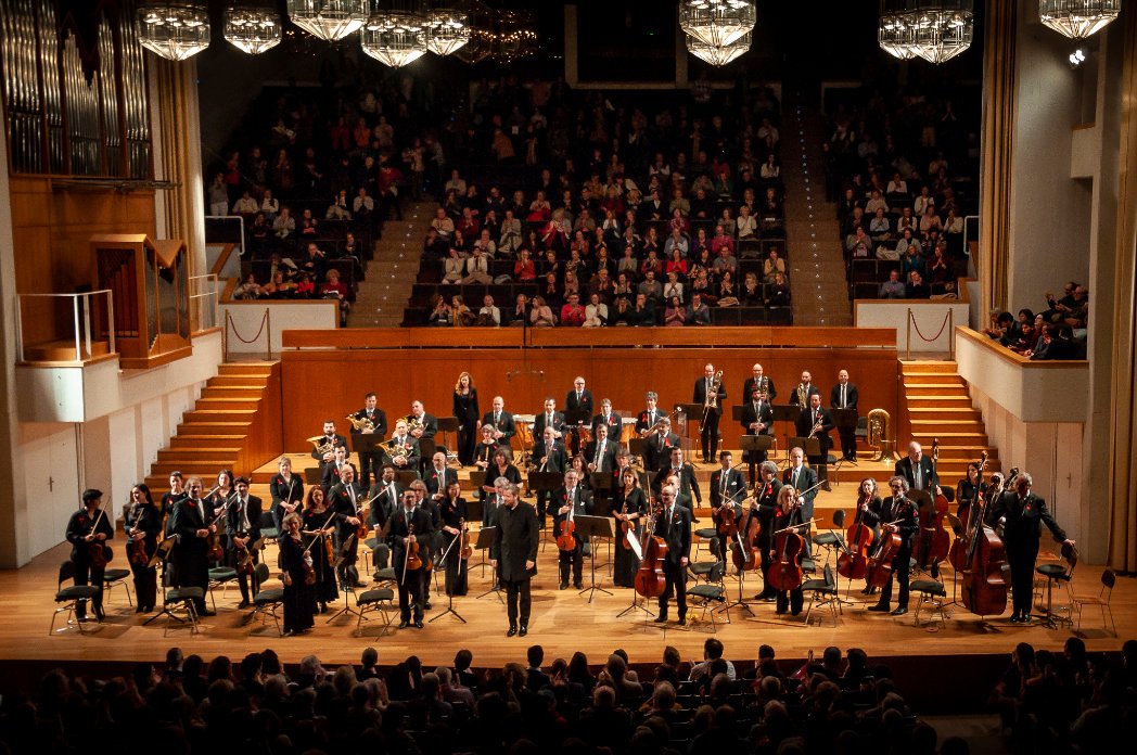 orquestagranada's tweet photo. Abría la noche “Orawa” de Kilar y cerraba el “Nuevo mundo” de Dvořák, con una orquesta pletórica bajo las órdenes de un riguroso maestro, #MichalNesterowicz. ¡Una velada excepcional!
#OCG19_20 https://t.co/nSTVvd79U3