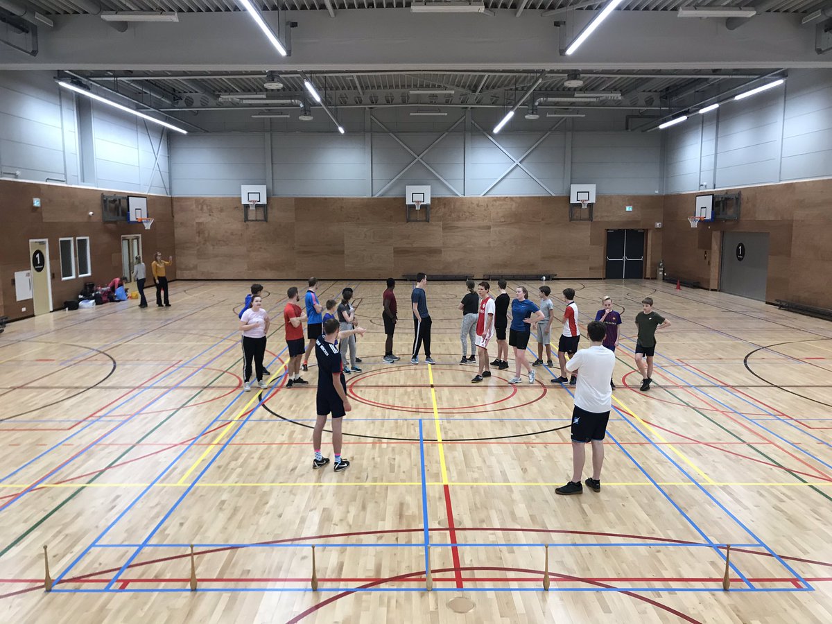 StijnenMatthias's tweet photo. Vanavond de sporthal in de Westwijk van Vlaardingen uitgetest, met een groep jongeren van de Grote kerk Vlaardingen. 
Was een geslaagde avond, vol beweging en plezier. 
Sporthal is geslaagd en ziet er goed uit! 
Onze complimenten aan het uitvoeringsteam @Waal. #maakIQ https://t.co/qrA5KmjdGa