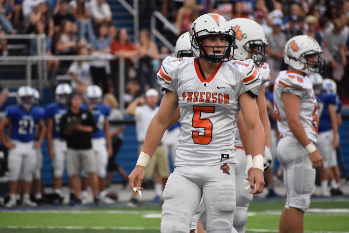 jmzcamden's tweet photo. Excited and blessed to announce my full commitment to playing football at the University of Cincinnati for @CoachFick. Thank you to all my friends and family who were apart of this journey. #GoCats #Workwins @CoachEvanDreyer @CoachTenuta @Marcus_Freeman1 @Mason_BM https://t.co/17RFWOfBh1