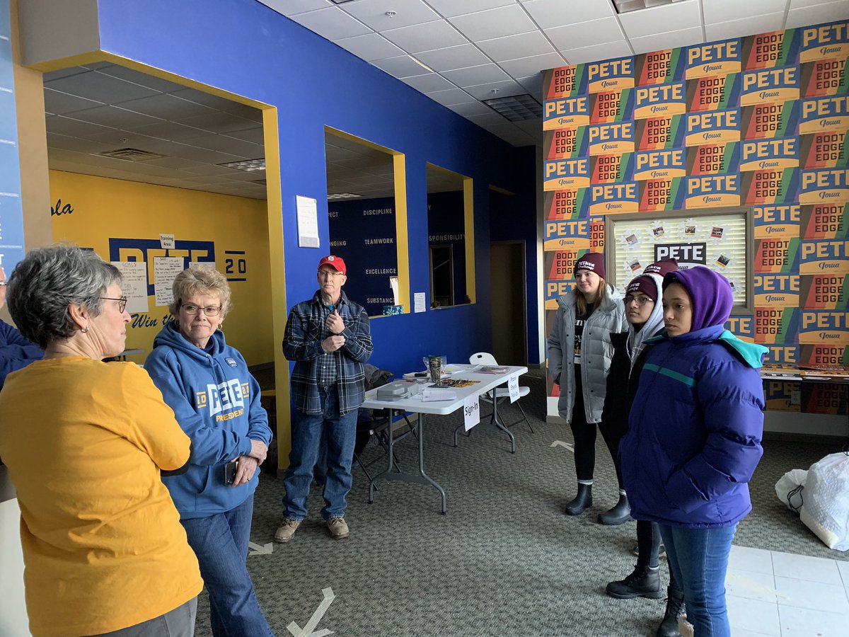 robyn_inDC's tweet photo. To finish off day, we made an impromptu visit to @PeteButtigieg campaign office. They were so welcoming, telling us each personally why they support Mayor Pete & even helped us complete 2 scavenger hunt tasks - barn sign & human pyramid! #van6 #MikvaInIowa @MikvaChallenge https://t.co/CsMauHN4vh
