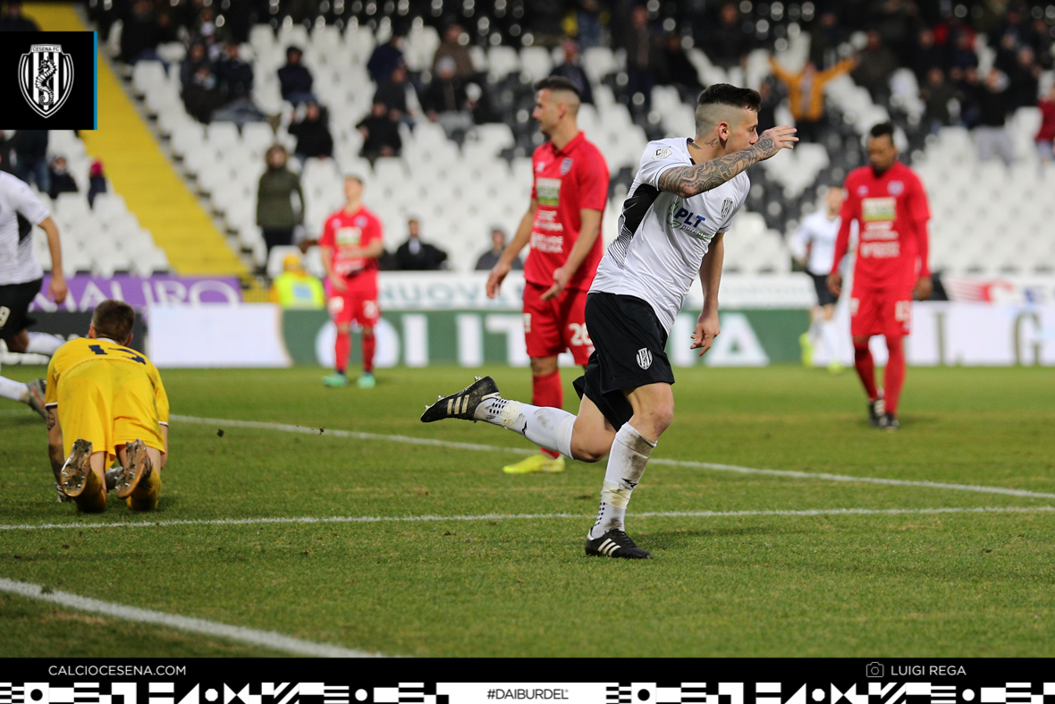 calciocesenafc's tweet image. 🗣️ "I fischi a fine gara? I tifosi vanno però capiti"
🎙 Emanuele #Valeri al termine di #VVECES 3-3 
👉 calciocesena.com/it/news/2020/1…