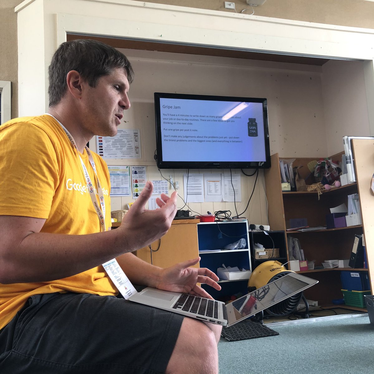 HuiWip's tweet photo. Looking at design thinking 🤔 
How are you designing for others needs? 

Design thinking is a great way to solve problems for others! 

#designthinking @michaelteacher #thewiphui #wiphui2020 #edchat #edchatnz #technology https://t.co/8dHtqGChJx