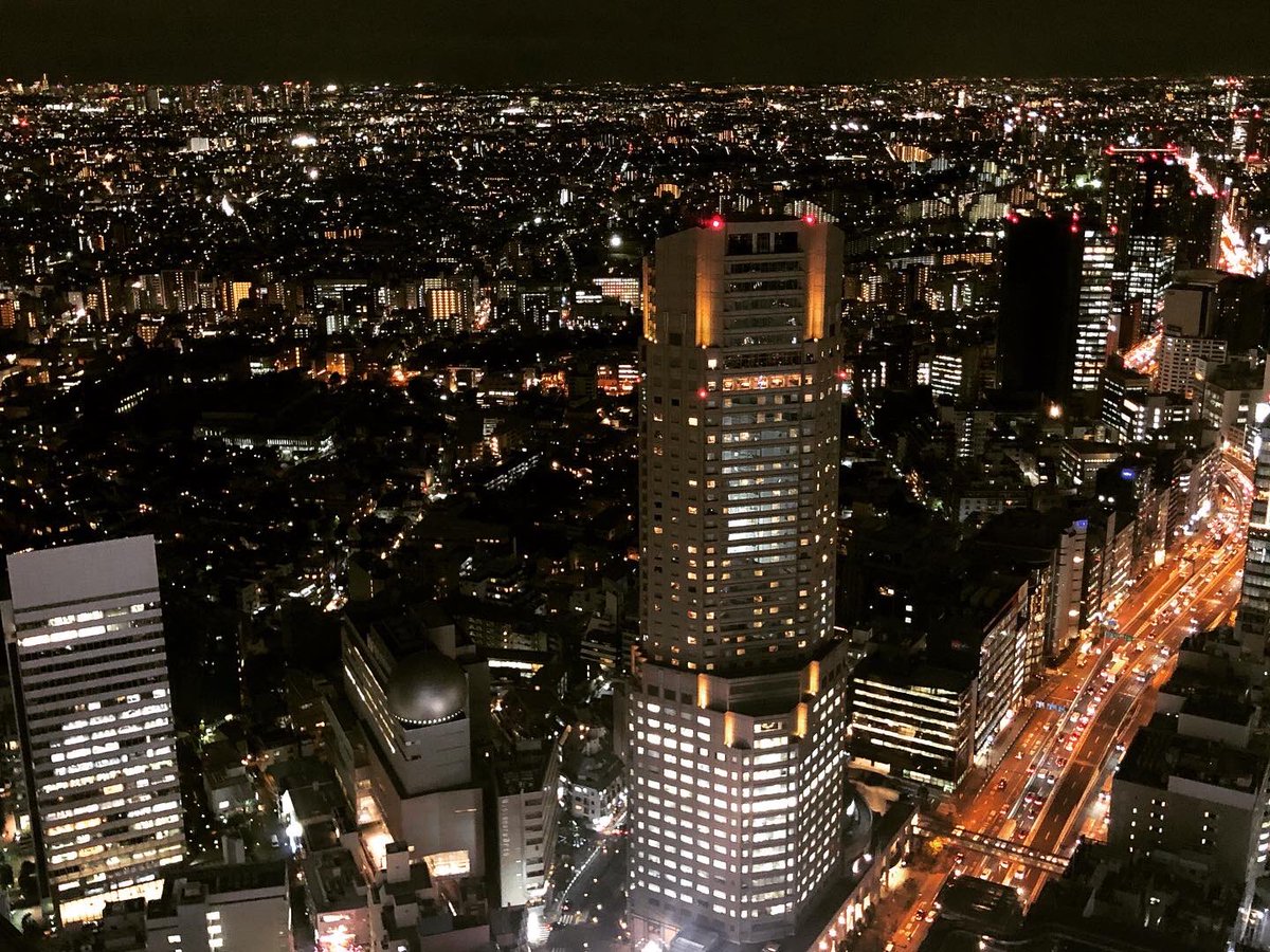 Enjoy Nihonbashi 夜景 東京の夜 綺麗な夜景を 100万ドル の夜景と表現します 世界でも有数の夜景の一つ香港で昔 毎晩100万ドルの電気代が使われていたことに由来します なんか不思議な感じですね 日本橋 美味しい イベント ギフト Yummy