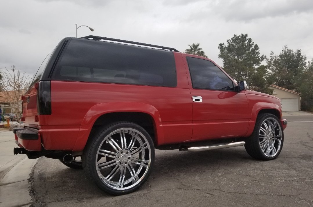 JonnyBlaze808's tweet photo. BOTH Of My Rydez Are Now Detailed.😁 You Can Literally Eat Off The V8 Engine! 😂 
#ChevyFamily #AllCustom #Modified #CamaroSS #Tahoe #V8 #HorsePower #WannaRace?! https://t.co/dFDALALOHw