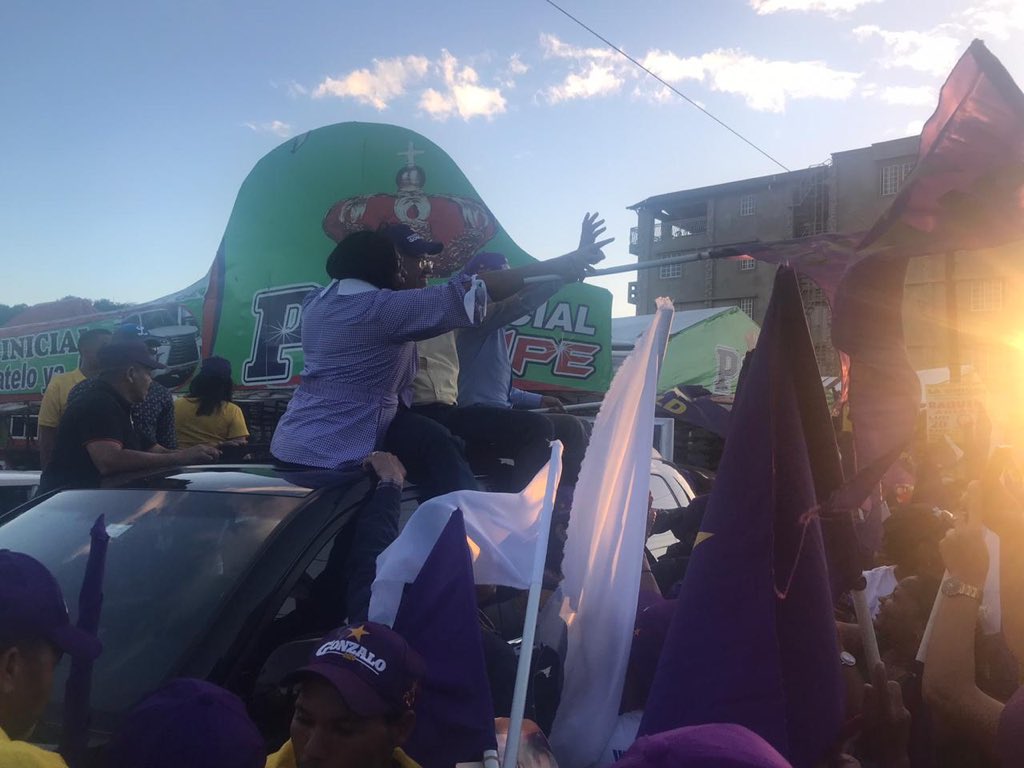 DominguezBrito's tweet photo. En Sabaneta, Santiago Rodríguez realizamos un gran toque de bandera, cuanto entusiasmo se siente en las calles, el pueblo volcado a apoyar el @PLDenlinea y sus candidatos. No hay duda que ganaremos ampliamente en febrero y mayo. 

#aTrabajar #NuevasIdeas #PLD https://t.co/FLx9d5SqS6