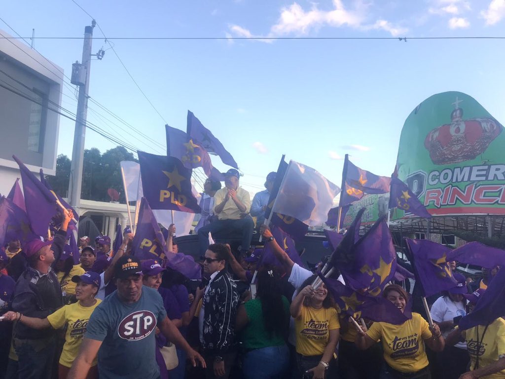 DominguezBrito's tweet photo. En Sabaneta, Santiago Rodríguez realizamos un gran toque de bandera, cuanto entusiasmo se siente en las calles, el pueblo volcado a apoyar el @PLDenlinea y sus candidatos. No hay duda que ganaremos ampliamente en febrero y mayo. 

#aTrabajar #NuevasIdeas #PLD https://t.co/FLx9d5SqS6