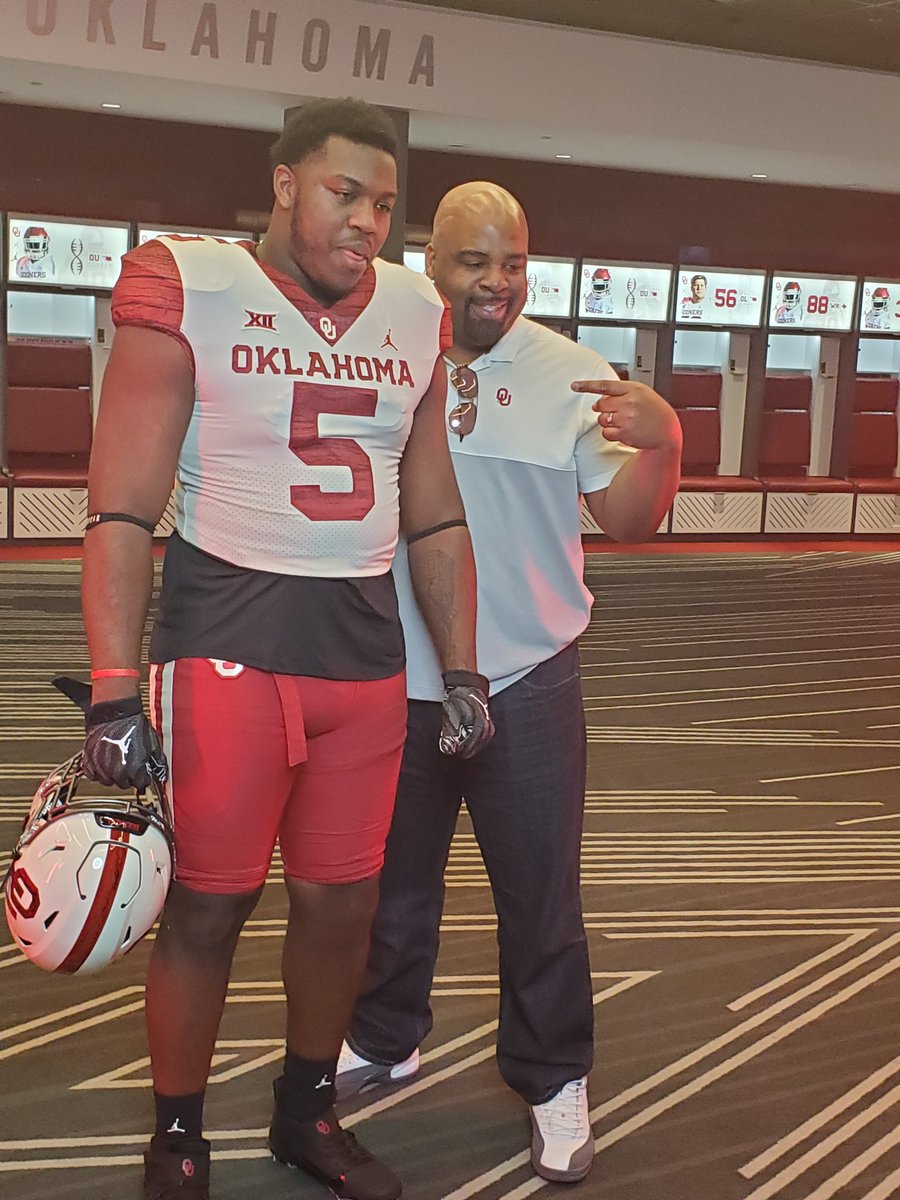 CoachSkelton06's tweet image. #1 DE In The Country 
Dre Butler @DreButler23 
#NEWTONBOYZ 
@ChadSimmons_