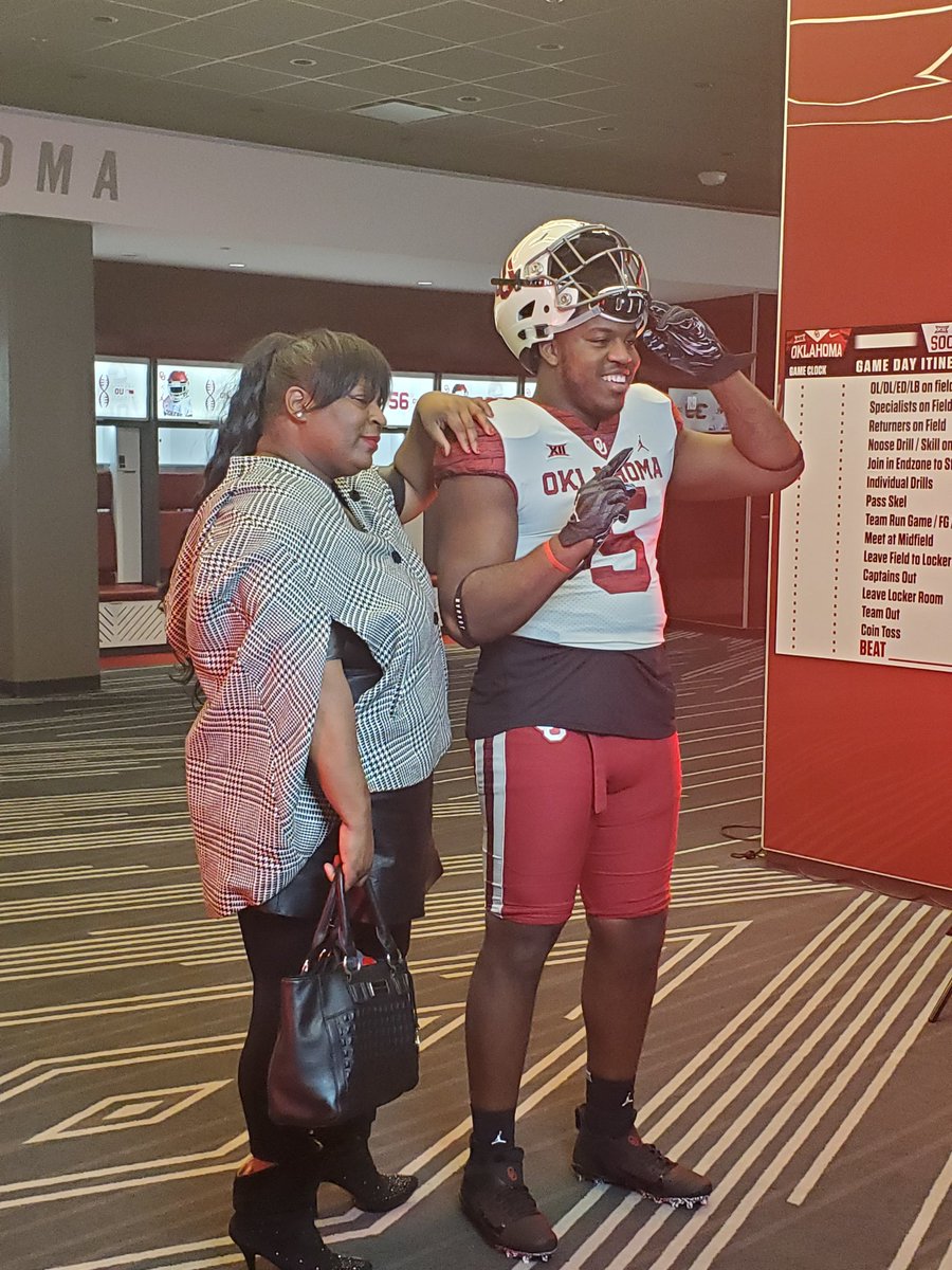 CoachSkelton06's tweet image. #1 DE In The Country 
Dre Butler @DreButler23 
#NEWTONBOYZ 
@ChadSimmons_