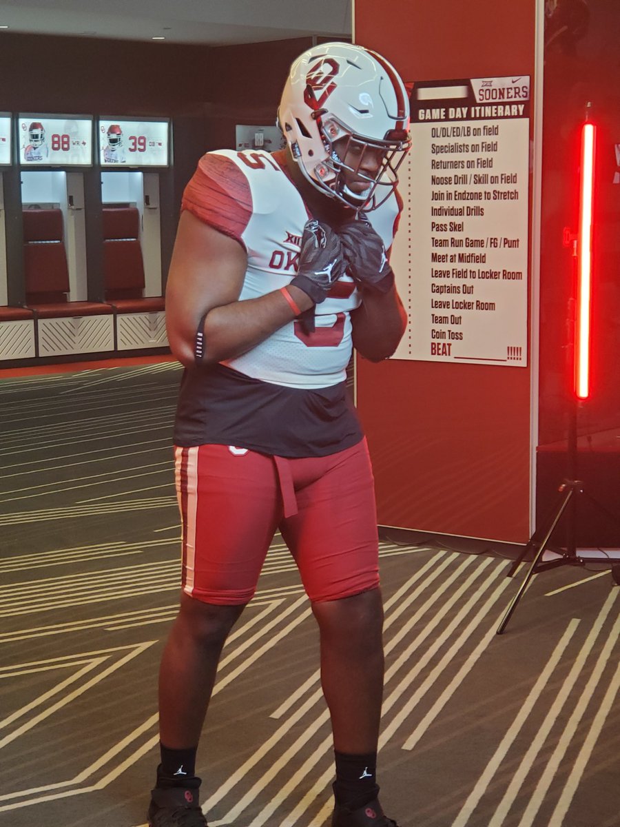 CoachSkelton06's tweet image. #1 DE In The Country 
Dre Butler @DreButler23 
#NEWTONBOYZ 
@ChadSimmons_