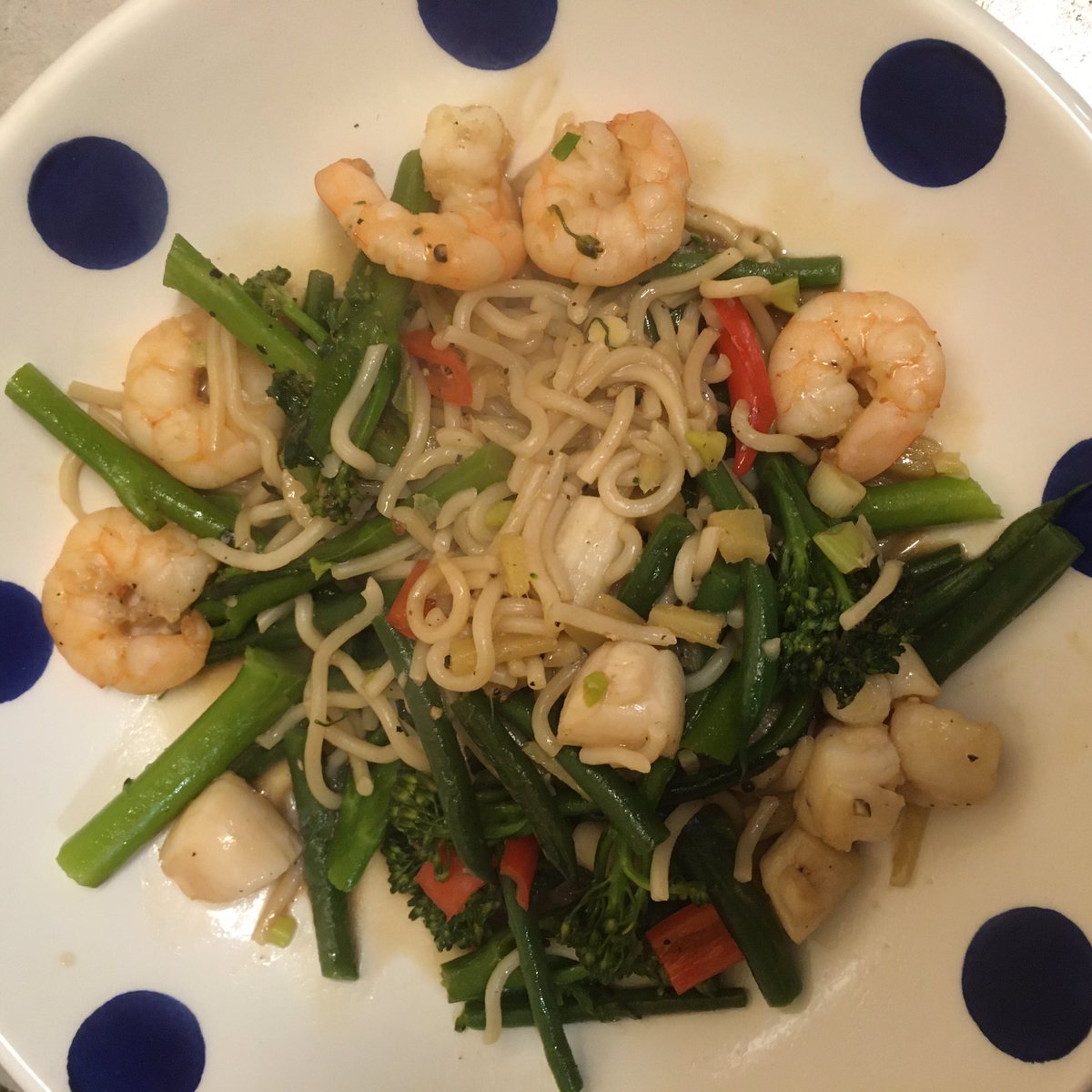 paulinedaniels's tweet photo. Cooking with my daughter tonight...!! #paulineskitchen #cookingwithmother  #kingprawns #scallops #ginger #garlic https://t.co/kfsvQfqEor