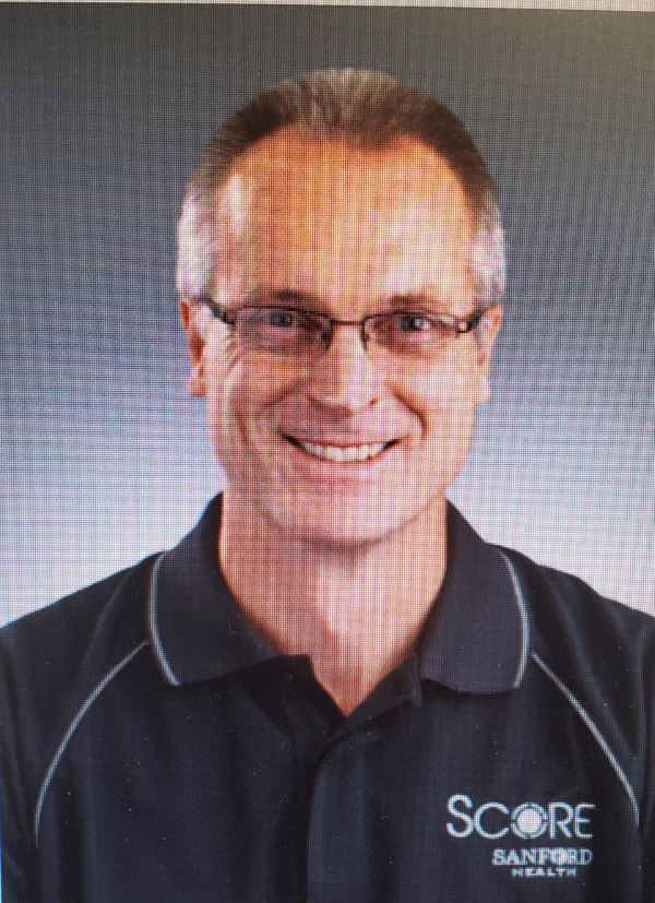 FargoNDSchools's tweet photo. Congratulations to North High School's athletic trainer Jon Darling on winning the District 5 2020 Servant's Heart Award. Darling was recognized for his service to the athletic training profession, his school and community. #FPSproud https://t.co/djDUOZoLUA