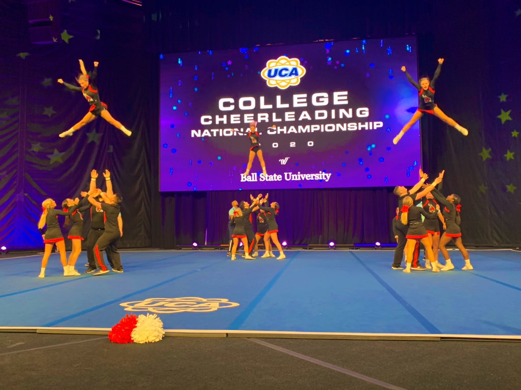 We are having a BALL(State) watching all of the Small Coed Division I finalist show their school (Hofstra)PRIDE!✨📣 <a href="/HofstraCheer/">HofstraCheer</a> <a href="/BallStateCheer/">Ball State Cheer</a> #UCAnationals
