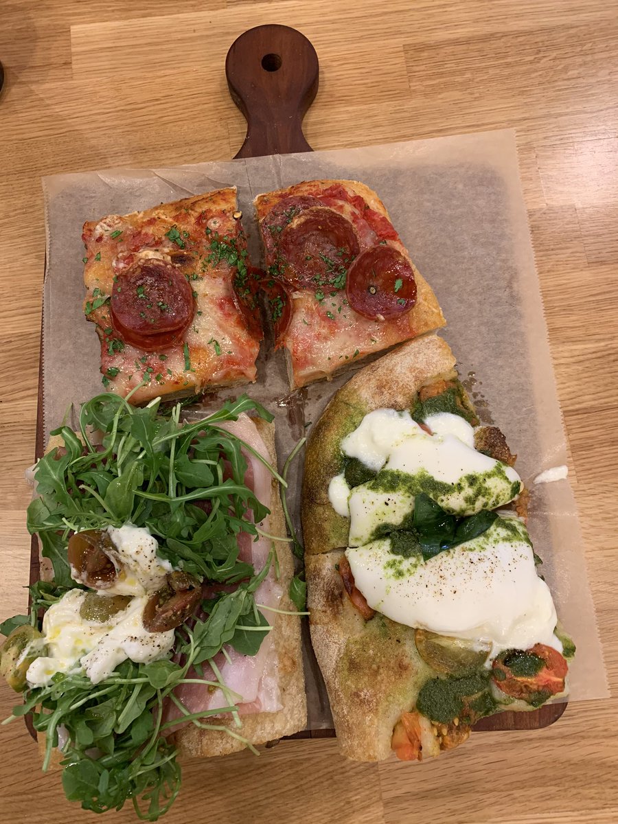 FUNWITHKIDSINLA's tweet photo. Love these pizzas at @EatalyLA! 

#foodie #foodjunkie #lafoodie #foodforsole #foodforsole #lafoodie #foodlover #familyeat #familydining #familyrestaurant #laeats #fresh #dinela #eaterla #lafood #foodpics https://t.co/7gjm9uMJmz