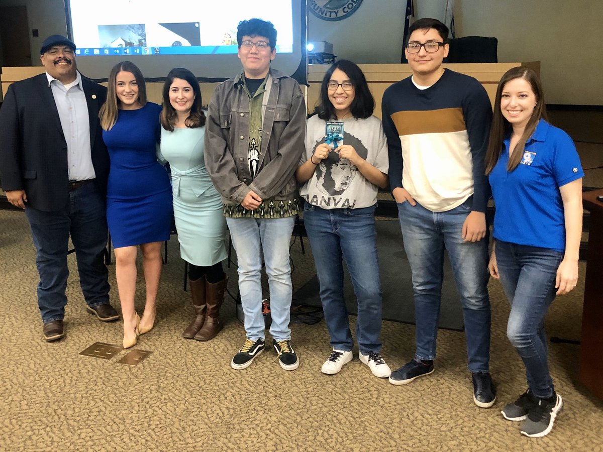 Congratulations Enrique, Miriam and Gael for winning 1st place in the Census 2020 Make Your Voice Count Contest! I’m super proud of these kids. #OFOD #itswhatwedo #Census2020 #makeyourvoicecount @Acuna008 @YsletaISD @DVHSYISD @etarango__