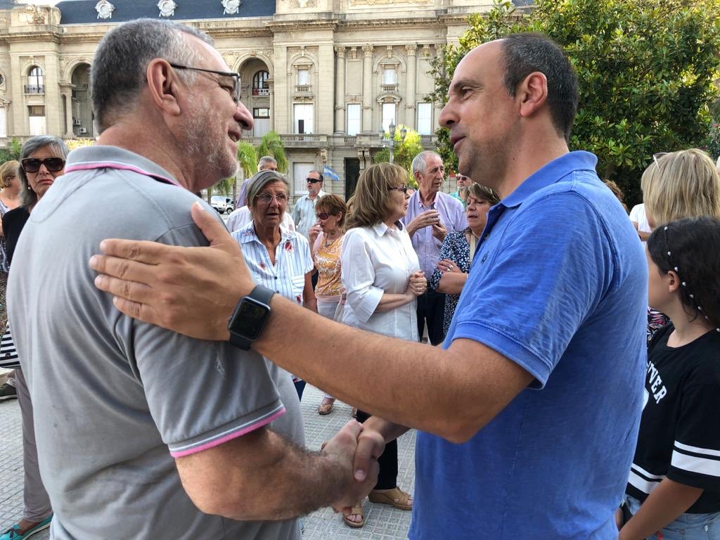 josecorralSF's tweet photo. Una vez más, los argentinos que queremos vivir en paz y en democracia, nos reunimos pacíficamente para expresar nuestro compromiso activo con la Justicia independiente y decir #NismanVerdadYJusticia https://t.co/ijr5vEIaDZ