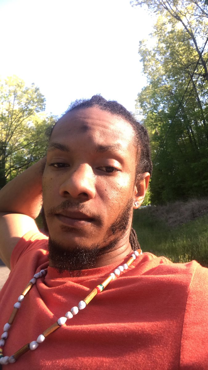 Faylay85's tweet photo. Sunny βοΈ Days Cold BeerπΊ Always Priceless. Cheers π» to amazing summers. #issummerhereyet https://t.co/RUT5EgNal8