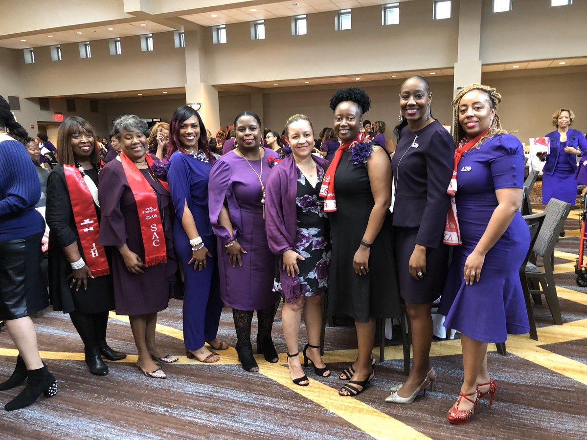 KikiBakerBarnes's tweet photo. Got to see some of the Mighty Mu Tau (University of New Orleans) Chapter members & my big sister soror @DrNiaH is celebrating 25 years in our sisterhood #DST1913 #MTmade https://t.co/FY81bJIGyG