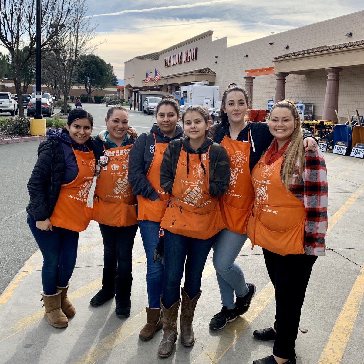 Big Thanks to these awesome associates from the Windsor Home Depot! You guys were awesome helping us take care of customers! <a href="/ReinyHernandez/">Reina Cruz</a> and her team brought the smiles and passion to our store.  #OneTeam #pacnorthproud #D30 <a href="/rodgersnick3/">Nick Rodgers</a> <a href="/8408OAM/">Melissa Randall</a> <a href="/JakeCrailTHD/">Jake Crail</a> <a href="/ruben/">Ruben</a>