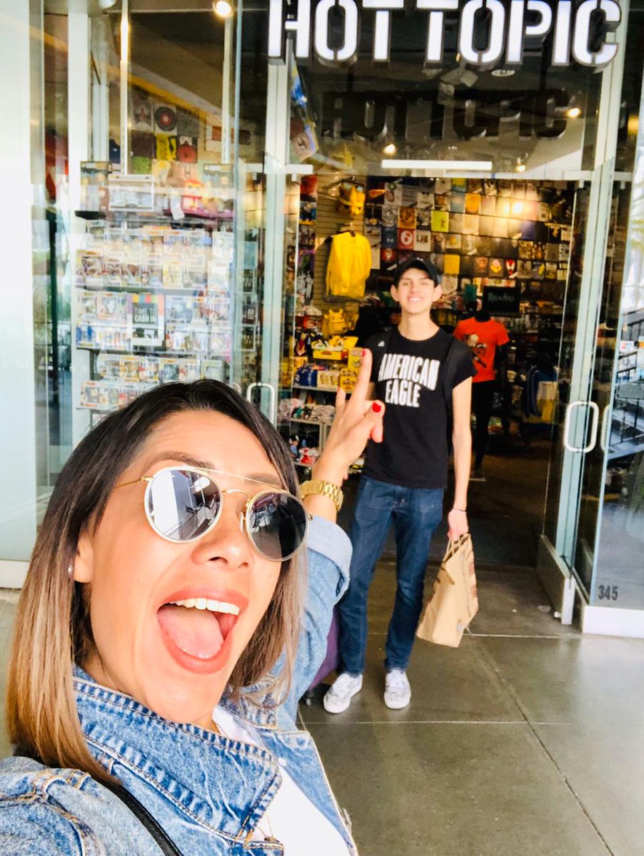 MatchMxFM's tweet photo. ¡Foto, foto! 📸 Así la están pasando nuestro ganador @emiliomoctezuma y @AlondraOGarcia rumbo a los #iHeartRadio #ALTerEgo 2020. 🚀
Seguimos reportado Matchers. 😎 #MatchAlt https://t.co/MbT76ixhuR