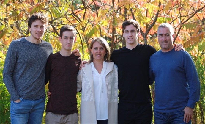 FlintFirebirds's tweet photo. From the @PtboExaminer: @TyDeline44 making @OHLHockey hometown debut against his billet brother @ZachGally in Peterborough Saturday night.

📰 Read: https://t.co/9YrNCBsZyh https://t.co/vFnQTD0HQC