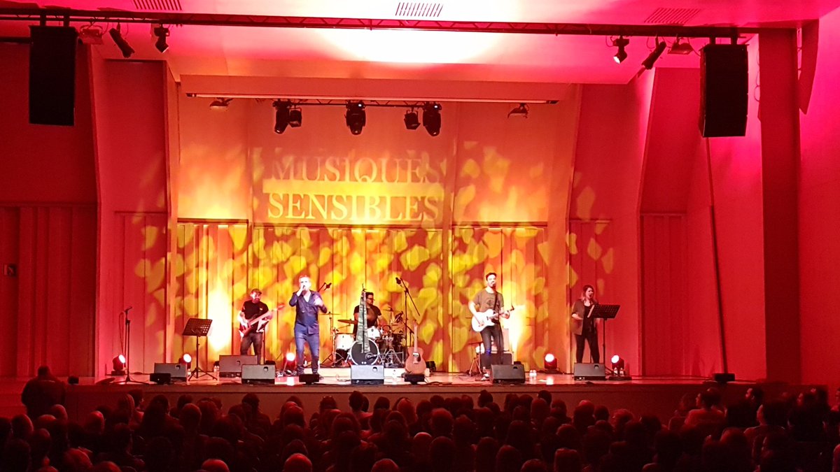 🎸 Escuchando a mi filósofo de referencia
"Resultó que al final,
mi individualidad,
era mejor contigo.
Cómo algo tan irracional,
tenía tanto sentido"
🎶 Tremendo concierto de <a href="/Rafa_Pons/">Rafa Pons</a> <a href="/MusiquesSens/">Músiques Sensibles</a>