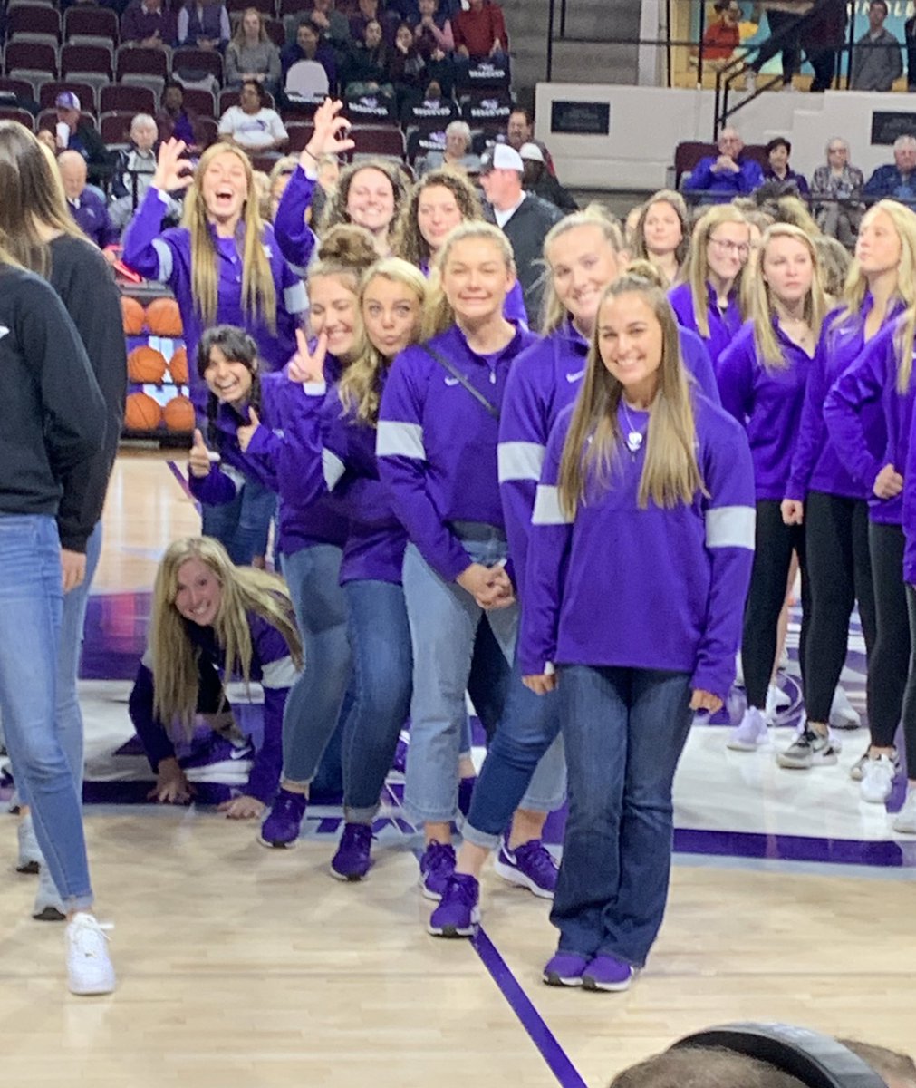 Our #SmartyCats getting recognized on the court tonight! 🤓 📚 🥎